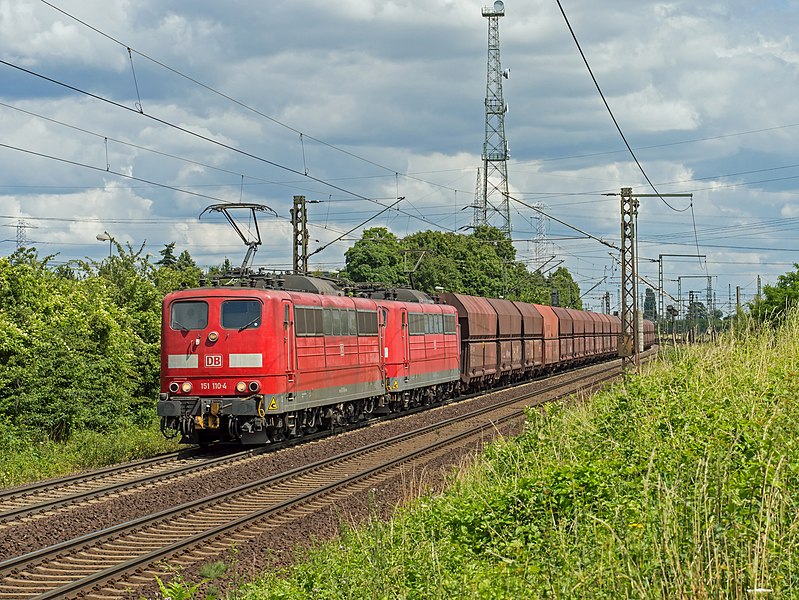 File:Ahlten DB 151 110-151 104 met kolentrein (51726837145).jpg