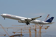 Airbus A340 Çin Doğu B-6053 LAX Temmuz 2011.jpg