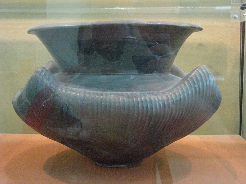 File:Alba Iulia National Museum of the Union 2011 - Ritual Vessel from the Teleac Hillfort-1.JPG