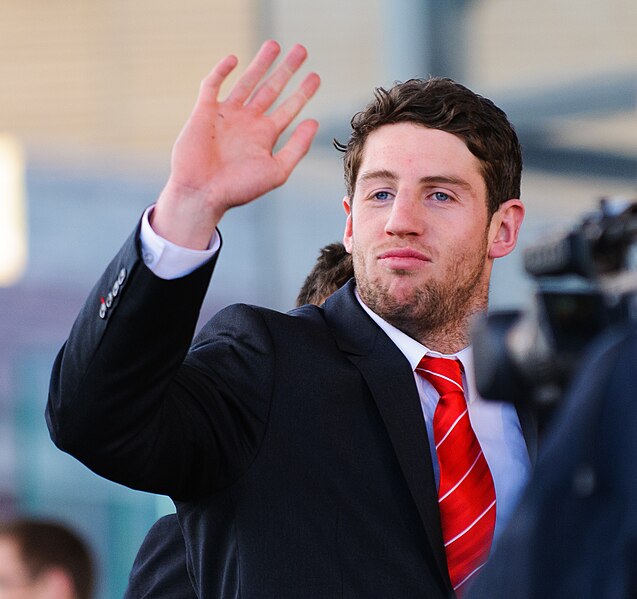 File:Alex Cuthbert waves to the fans! Wales Grand Slam Celebration, Senedd 19 March 2012.jpg