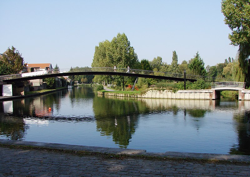 File:Amiens Passerelle Samarobriva 190908.jpg