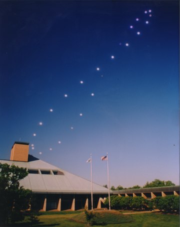 File:Analemma fishburn.tif