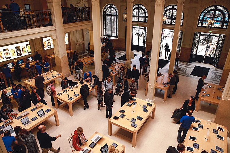 File:Apple Store Opéra, Paris September 2013.jpg