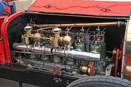 Austin Grand Prix engine 1908
2 more cylinders, 1 more carburettor Austin Grand Prix - Flickr - exfordy.jpg