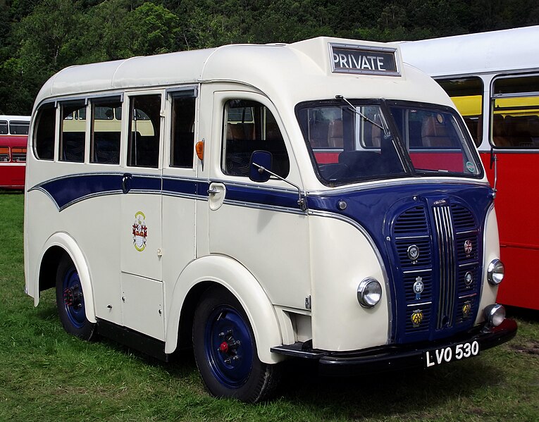 File:Austin minibus (LVO 530), 2012 Glyndyfrdwy rally.jpg