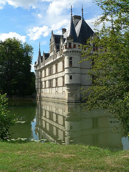 File:Azay-le-Rideau, Château.jpg