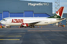 Un Boeing 737-300 d'Azman Air à l'aéroport de Tallinn.