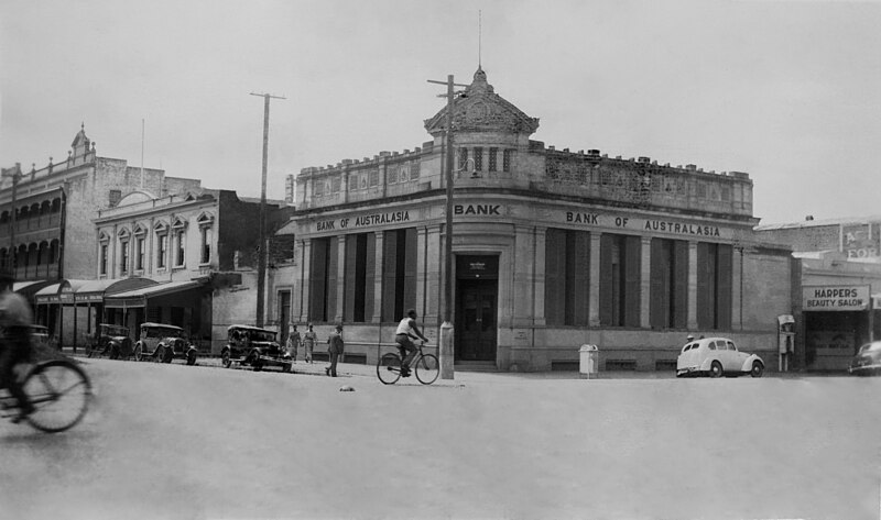 File:Bank of Australasia, 157 East Street, Rockhampton, Queensland QUT-6764-1.jpg