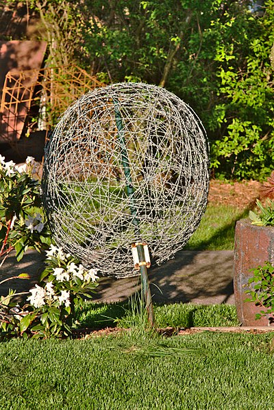 File:Barbed wire globe as garden decoration.jpg