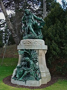 Monumento a Bernardin de Saint-Pierre (1907), París, Jardín de las Plantas.