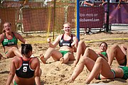 Deutsch: Beachhandball bei den Olympischen Jugendspielen 2018 in Buenos Aires; Tag 7, 13. Oktober 2018; Mädchen, Spiel um Platz Drei – Ungarn-Niederlande 2:0 English: Beach handball at the 2018 Summer Youth Olympics in Buenos Aires at 13 October 2018 – Girls Bronze Medal Match – Hungary-Netherlands 2:0 Español: Handball de playa en los Juegos Olimpicos de la Juventud Buenos Aires 2018 en 13 de octubre de 2018 – Partido por la medalla de bronce femenino - Hungría-Países Bajos 2:0