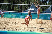 Deutsch: Beachvolleyball bei den Olympischen Jugendspielen 2018; Tag 8, 14. Oktober 2018; Mädchen, Achtelfinale – Bolivien-Puerto Rico 0:2 (18–21/18–21 ) English: Beach volleyball at the 2018 Summer Youth Olympics at 14 October 2018 – Girls Round of 16 – Bolivia-Puerto Rico 0:2 (18–21/18–21 )