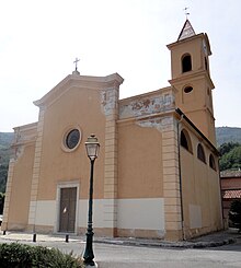 Ang atubangan sa simbahan sa Notre-Dame-Du-Rosaire, sa Bendejun