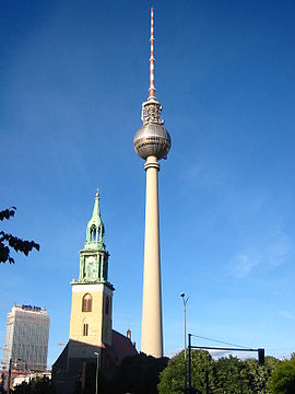 Berliner Fernsehturm - von süden 2.jpg