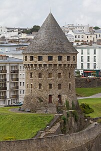 La tour Tanguy, à Brest (Bretagne). (définition réelle 3 261 × 4 891)