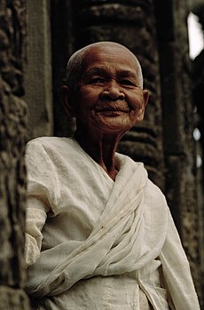 Buddhist nun. Bayon Temple, Angkor Wat, Siem Reap, Cambodia (January 2005). BuddhistMonk01a.jpg