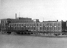 Buick factory main building c. 1906 Buick motor co factory flint.jpg