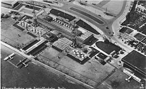 Flughafen Berlin-Tempelhof: Lage und Verkehrsanbindung, Geschichte, Vögel auf dem Flughafen