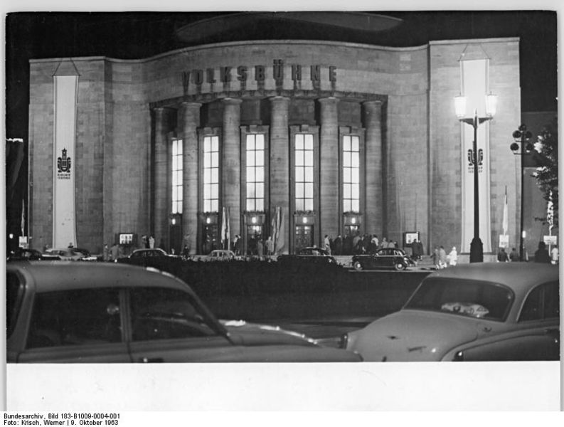 File:Bundesarchiv Bild 183-B1009-0004-001, Berlin, Volksbühne, Nacht.jpg