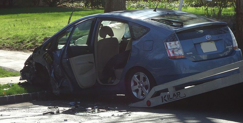 File:Car crash nobody hurt airbags deployed.jpg