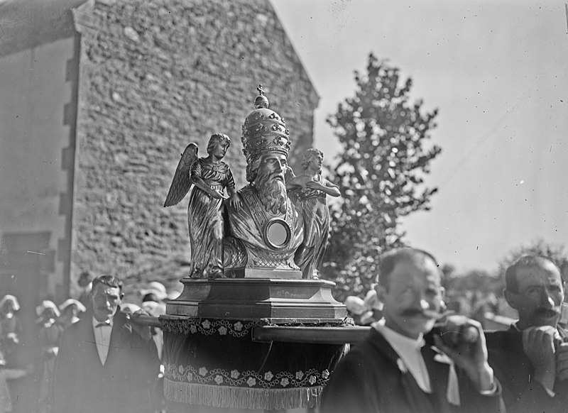 Le buste de saint Cornély lors de la procession du Grand Pardon (14 septembre 1924)