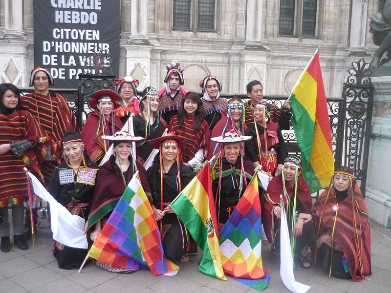 File:Carnaval des Femmes 2015 - P1360851 - Place de l'Hôtel-de-Ville - Les Boliviens.JPG