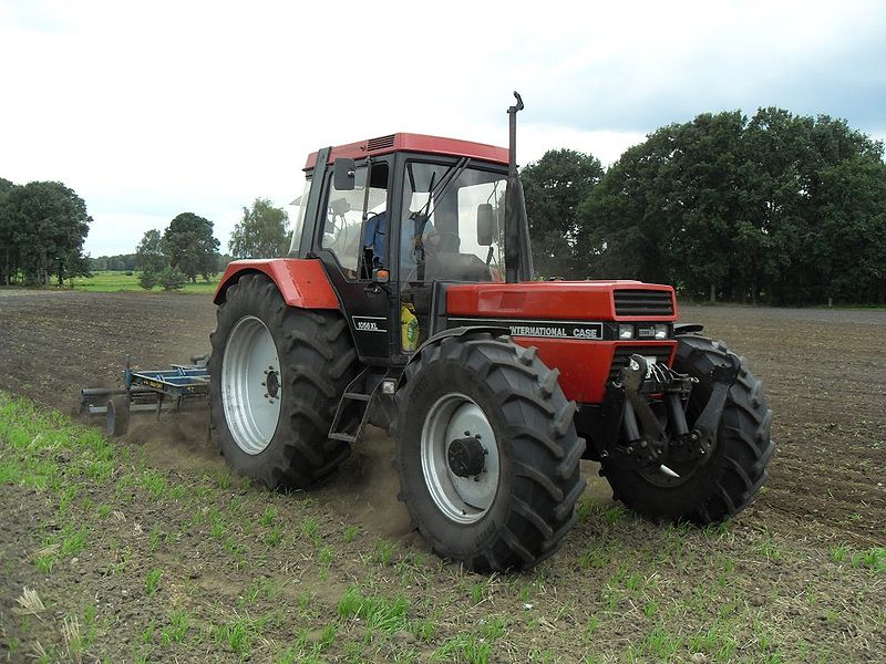 File:Case IH 1056 XL.jpg