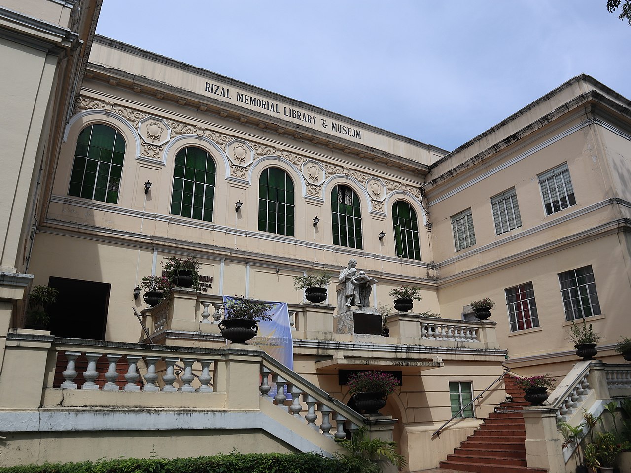 File:Cebu City Public Library (Osmeña Boulevard, Cebu City; 09-05-2022).jpg  - Wikimedia Commons