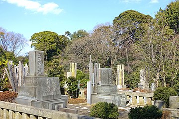Gokoku-jin temppelin hautausmaata