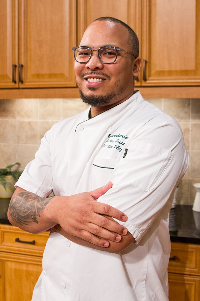 https://upload.wikimedia.org/wikipedia/commons/thumb/8/8c/Chef-jerome-grant.jpg/640px-Chef-jerome-grant.jpg