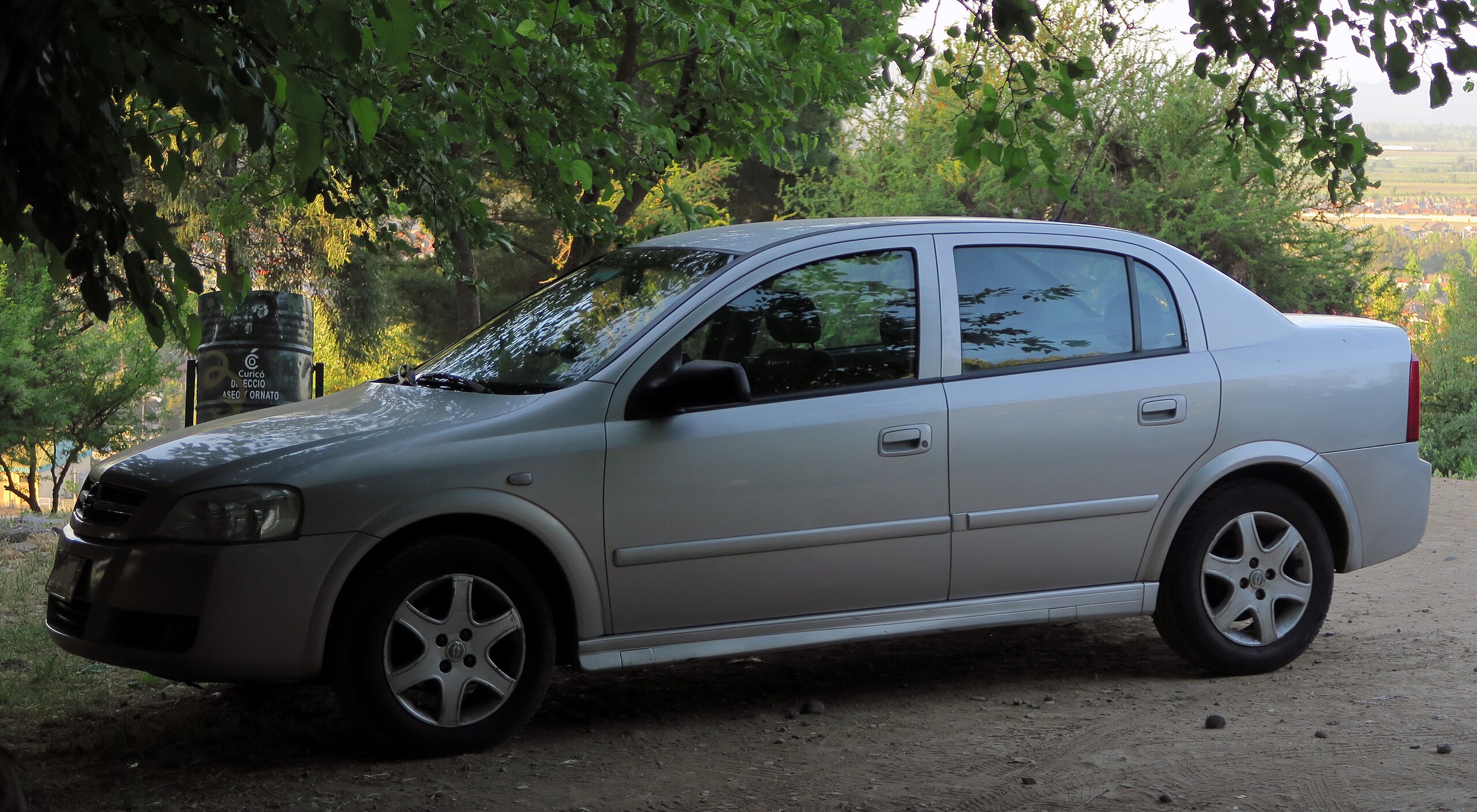 File:Chevrolet Astra 2.0 GLS 2006 (16088287360).jpg - Wikipedia