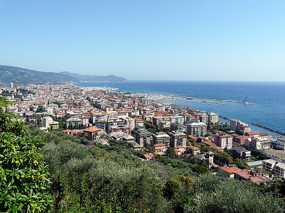 Chiavari-Lavagna coast to Sestri Levante (in background)