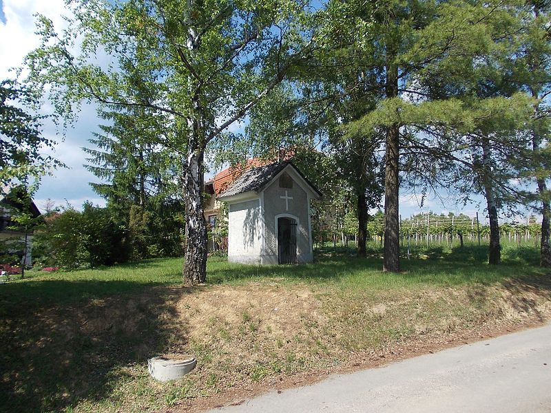 File:Cizl Chapel 01.jpg