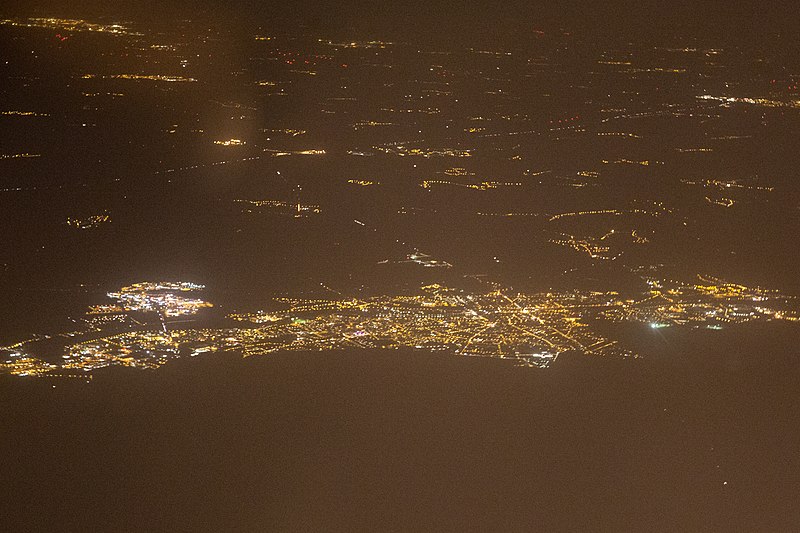 File:Compiègne - vue aérienne nocturne 20191028.jpg