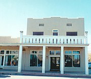 Front view of the Cottonwood Hotel