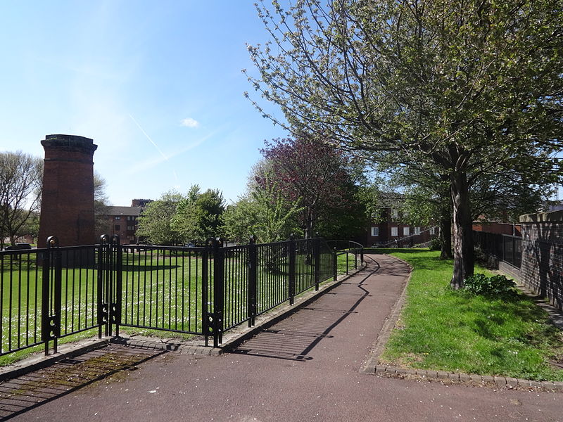 File:Crown Street Park, Liverpool 07 May 2015 (16).jpg