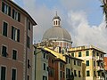 Italiano: La cupola della chiesa di Santa Maria Immacolata e San Marziano sopra i palazzi della passeggiata a mare di Pegli, Genova