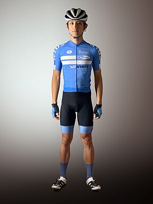 https://upload.wikimedia.org/wikipedia/commons/thumb/8/8c/Cycling_kit_full_body_alt_3.jpg/300px-Cycling_kit_full_body_alt_3.jpg