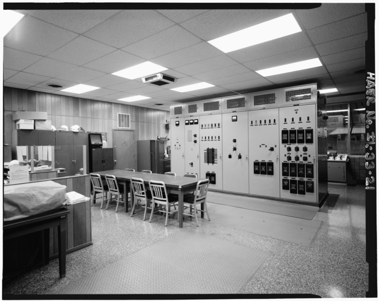 File:DETAILED INTERIOR VIEW OF UPPER EAST WALL CONTROL STATION, LOOKING SOUTHWEST - Upper Mississippi River 9-Foot Channel Project, Lock and Dam 27, Granite City, Madison County, IL HAER ILL,60-GRACI,2-21.tif