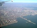 日系企業が集まる大連（空から見た大連港、2005年1月）