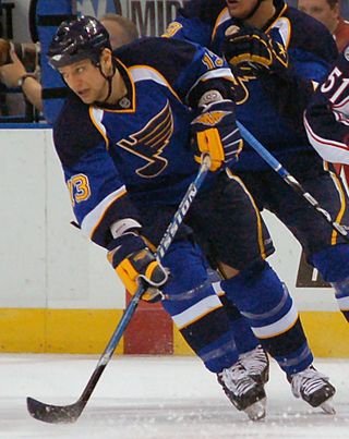 <span class="mw-page-title-main">Dan Hinote</span> American ice hockey player and coach