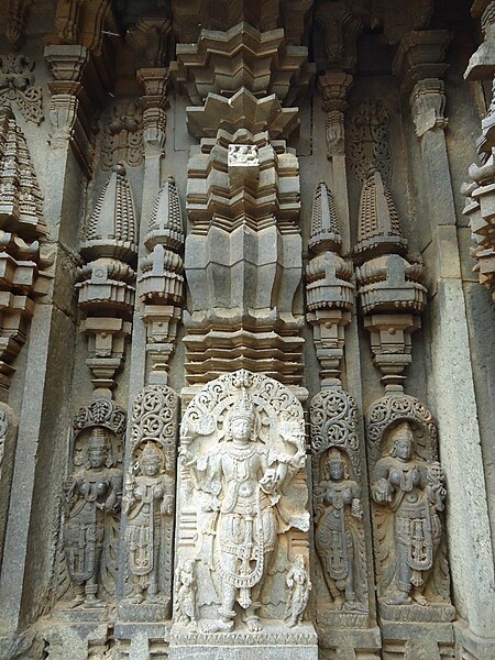 File:Decorative aedicula, turret and images of deities in relief at Keshava temple in Somanathapura.jpg
