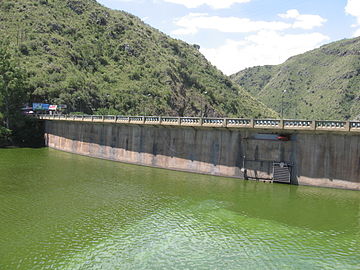 Lac San Roque sur le Río Primero dans le département de Punilla.