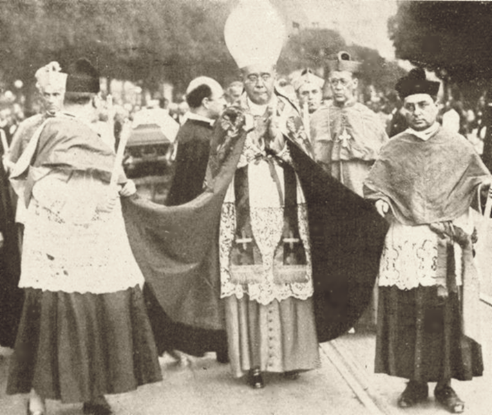 File:Dom Sebastião Leme (center) in funeral of Cardinal Arcoverde 1930.png