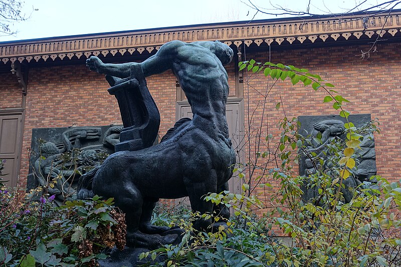 File:Dying Centaur @ Musée Bourdelle @ Montparnasse @ Paris (31366949852).jpg