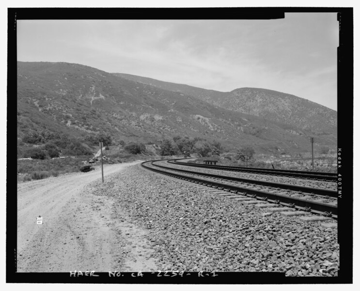 File:EAST APPROACH. (65) - Burlington Northern Santa Fe Railroad,; Cajon Subdivision , Structure No. 66.4, Between Cajon Summit and Keenbrook, Devore, San Bernardino County, CA HAER CA-2259-R-7.tif