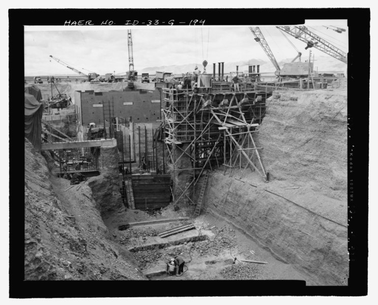 File:EAST FACE OF REACTOR BASE. COMING TOWARD CAMERA IS EXCAVATION FOR MTR CANAL. CAISSONS FLANK EACH SIDE. COUNTERFORT (SUPPORT PERPENDICULAR TO WHAT WILL BE THE LONG WALL OF THE CANAL) HAER ID-33-G-194.tif