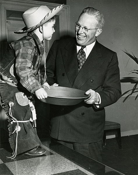 File:Earl Warren with young miner.jpg