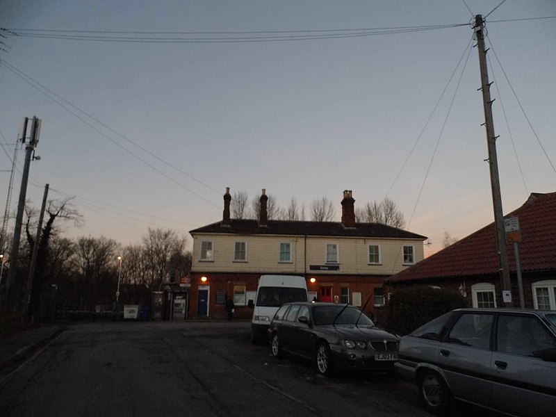 File:Earley Station - geograph.org.uk - 4340104.jpg