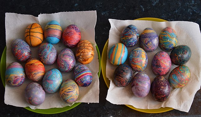 More Easter eggs coloured with threads